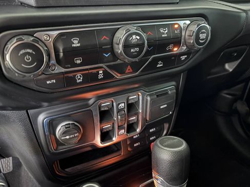 Used 2022 Jeep Gladiator Sport AWD/4WD image 24