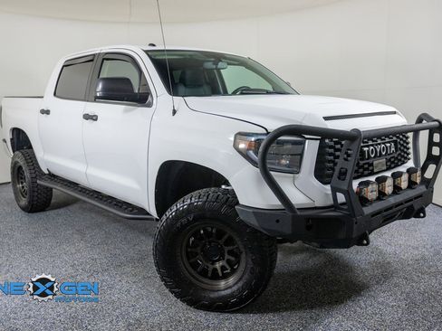 Used 2017 Toyota Tundra SR5 w/ SR5 Upgrade Package AWD/4WD image 1