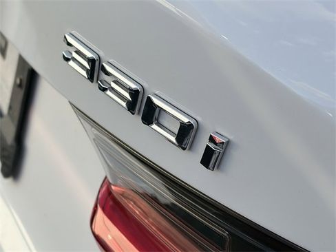 Used 2019 BMW 330i Sedan w/ Driving Assistance Package image 8