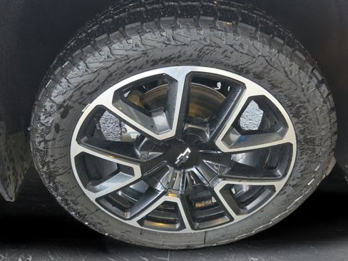 Used 2022 Chevrolet Tahoe RST w/ Luxury Package AWD/4WD image 28