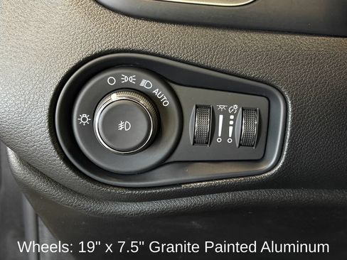 Used 2021 Jeep Renegade Latitude AWD/4WD image 18