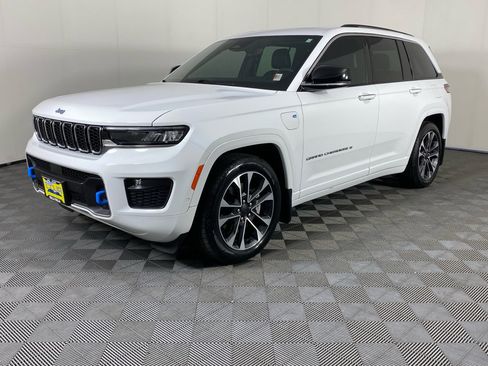 Used 2022 Jeep Grand Cherokee Overland w/ MOPAR Finishing Package AWD/4WD image 3