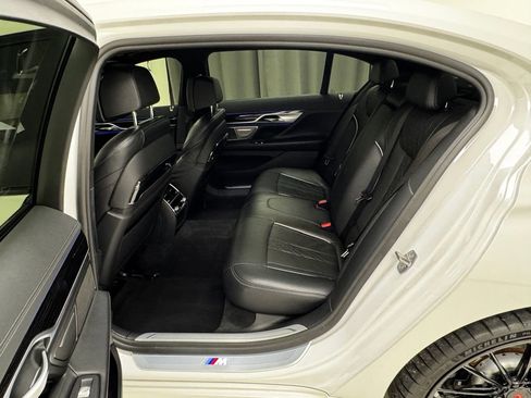 Used 2022 BMW 750i xDrive w/ Autobahn Package image 12