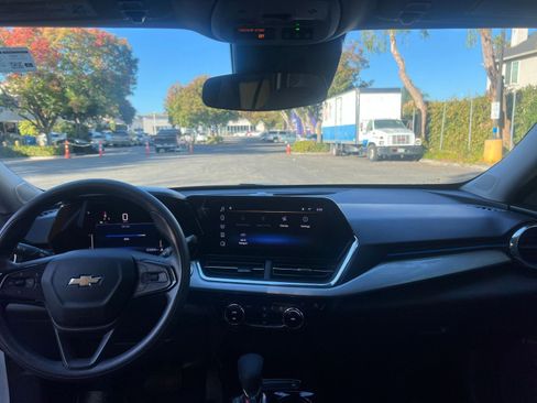 Used 2025 Chevrolet Trax LT image 31