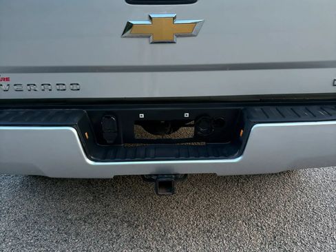 Used 2019 Chevrolet Silverado 1500 Custom w/ Custom Convenience Package AWD/4WD image 6