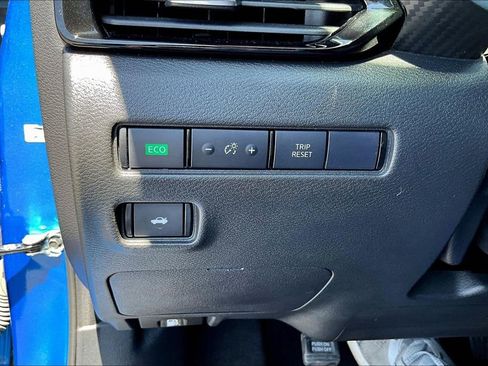 Used 2024 Nissan Sentra SV FWD image 17