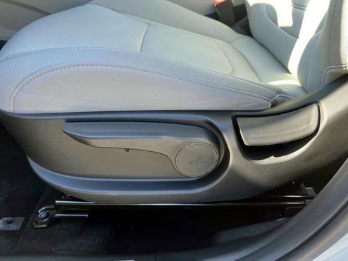 Certified 2025 Hyundai Tucson SE image 14