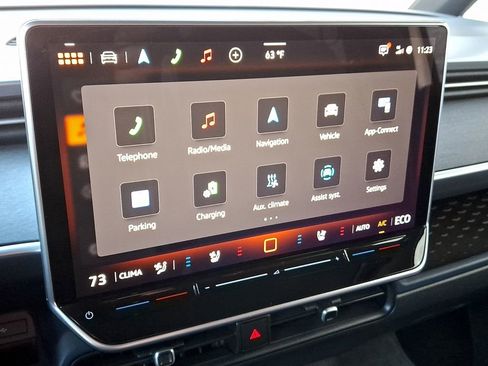 Certified 2025 Volkswagen ID. Buzz Pro S image 16