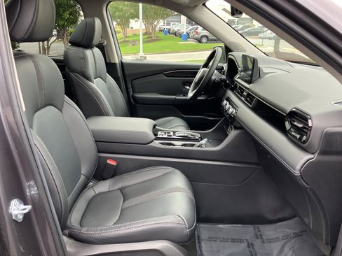 Used 2025 Honda Pilot Touring image 36