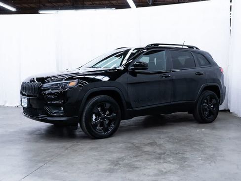 Used 2023 Jeep Cherokee Altitude Lux AWD/4WD image 3
