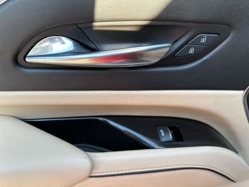 Used 2021 Cadillac Escalade Premium Luxury image 34