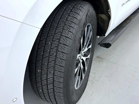 Used 2025 Ford Expedition Max Platinum AWD/4WD image 27