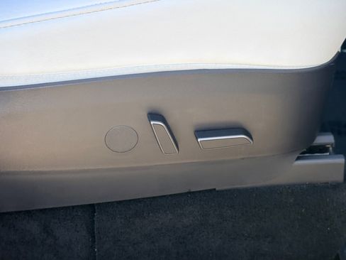 Used 2023 Tesla Model Y Performance image 30