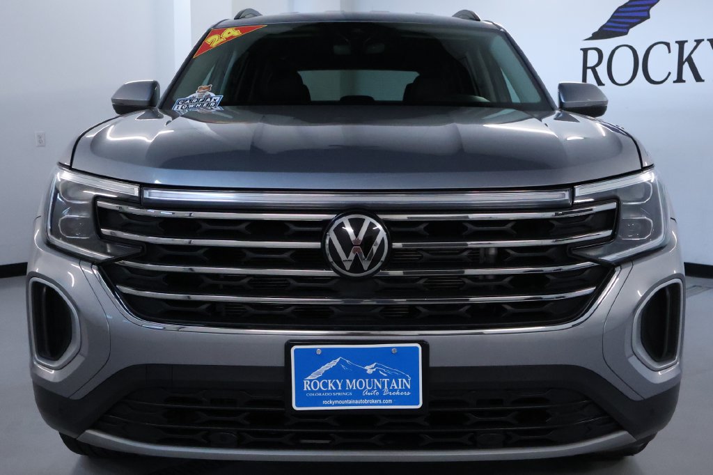 Used 2024 Volkswagen Atlas SE AWD/4WD image 2