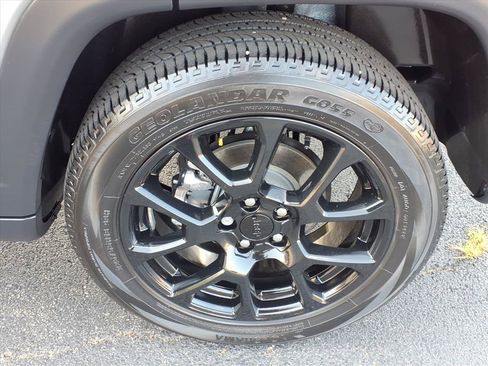 Used 2023 Jeep Compass Latitude w/ Sun and Sound Group AWD/4WD image 30