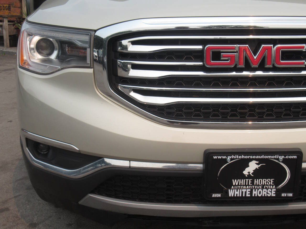 Used 2017 GMC Acadia SLE AWD/4WD image 3
