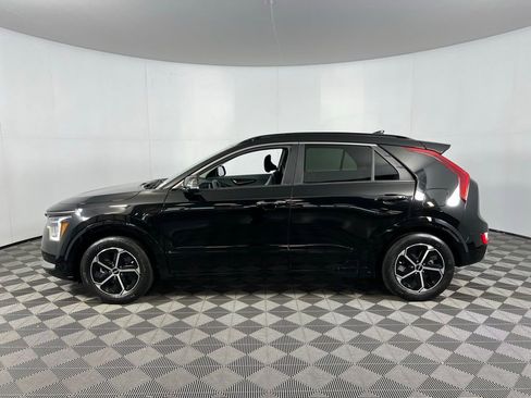 Used 2023 Kia Niro SX image 10