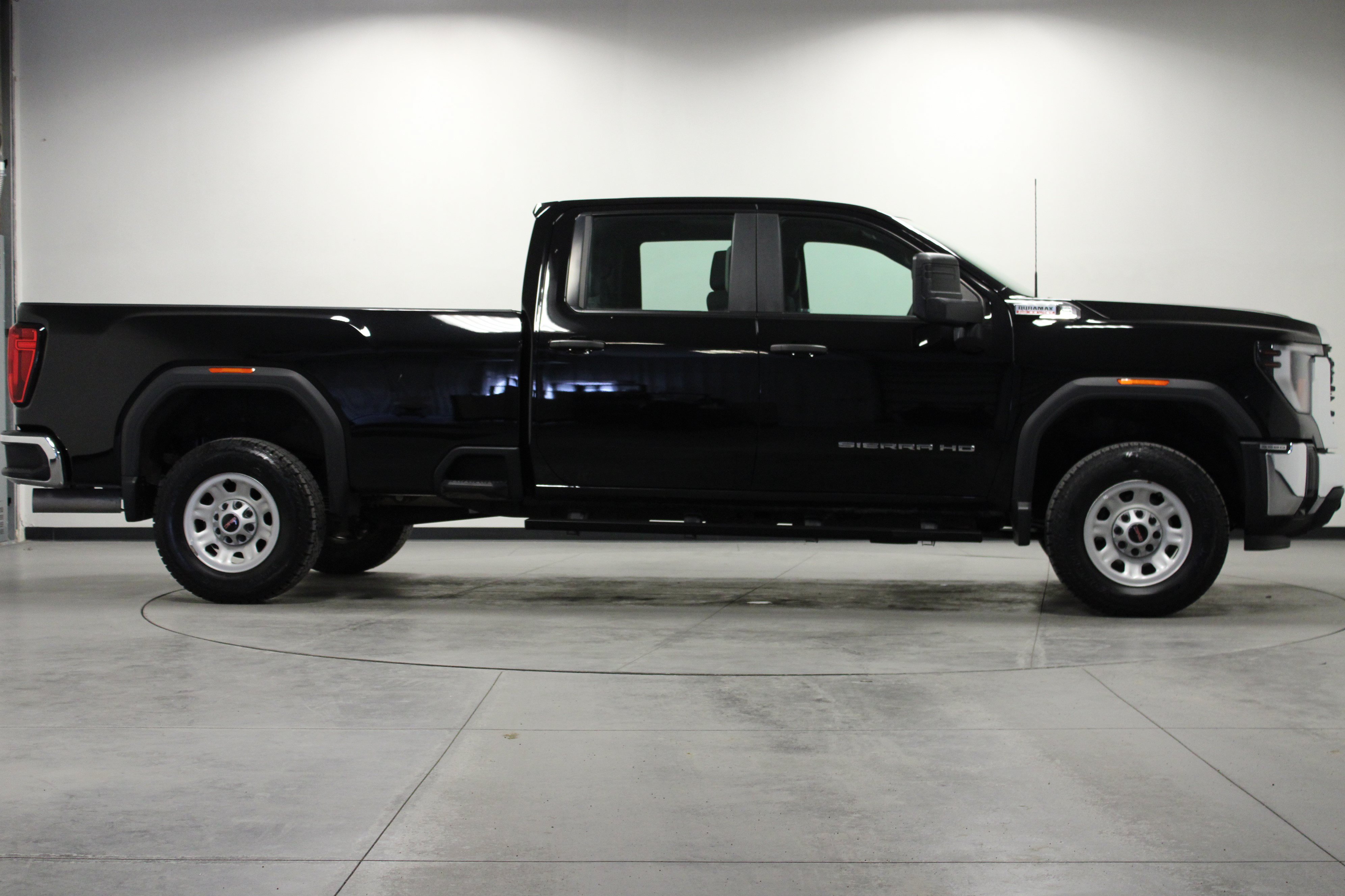 Used 2024 GMC Sierra 3500 Pro RWD image 3