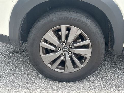 Used 2024 Nissan Pathfinder SV FWD image 17