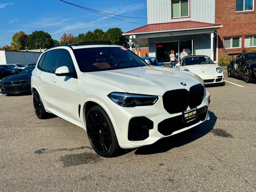 Used 2022 BMW X5 xDrive40i w/ M Sport Package AWD/4WD image 3