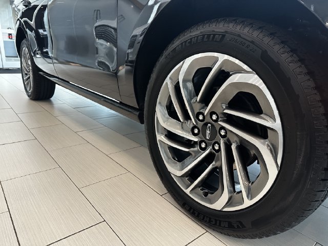 Certified 2025 Lincoln Navigator Reserve AWD/4WD image 10