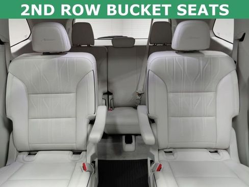 Used 2025 Buick Enclave Avenir w/ LPO, All-Weather Package image 5