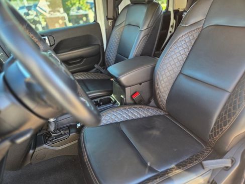 Used 2022 Jeep Gladiator Overland AWD/4WD image 17