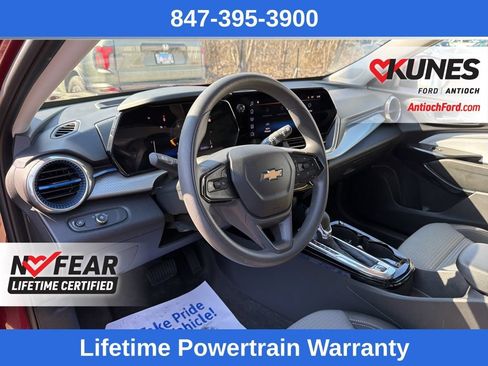 Used 2025 Chevrolet Trax LT FWD image 12