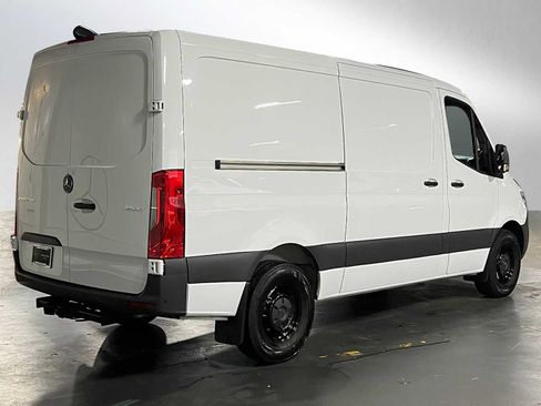 Used 2025 Mercedes-Benz Sprinter 2500 image 3