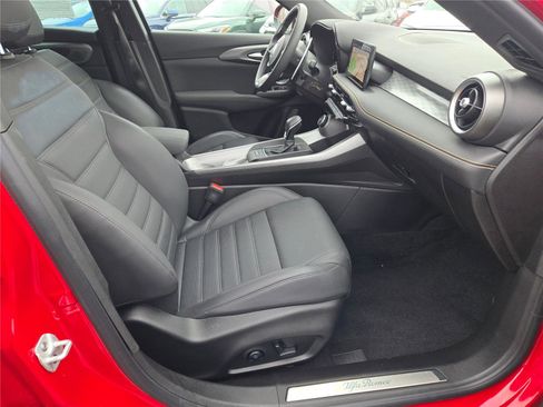 Used 2025 Alfa Romeo Tonale w/ Premium Package image 7