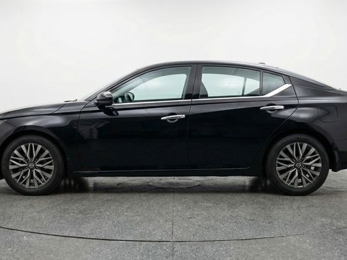Used 2025 Nissan Altima 2.5 SV image 5
