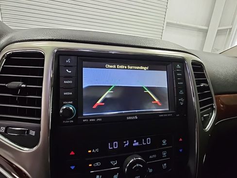 Used 2011 Jeep Grand Cherokee Limited w/ Luxury Group II image 17