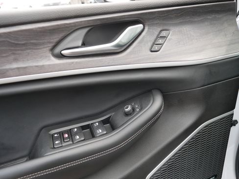 Used 2022 Jeep Grand Cherokee L Limited image 19