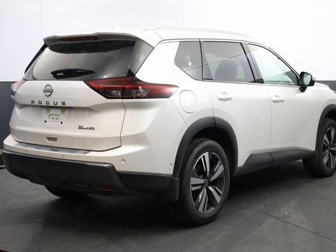 Certified 2025 Nissan Rogue SL image 4