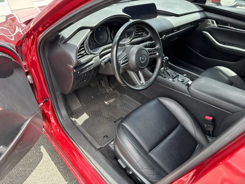 Used 2019 MAZDA MAZDA3 Hatchback w/ Preferred Package FWD image 3