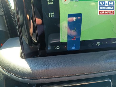 Used 2025 Lincoln Aviator AWD image 11