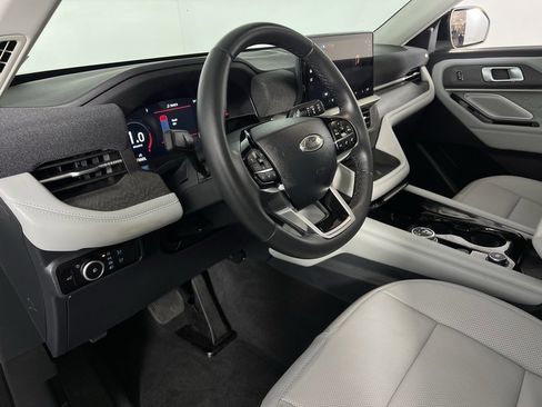 Used 2025 Ford Explorer Platinum w/ Ultimate Package image 21