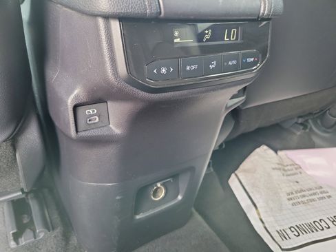 Used 2024 Toyota Grand Highlander XLE FWD image 18
