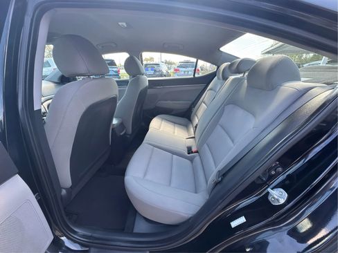 Used 2018 Hyundai Elantra SE FWD image 11