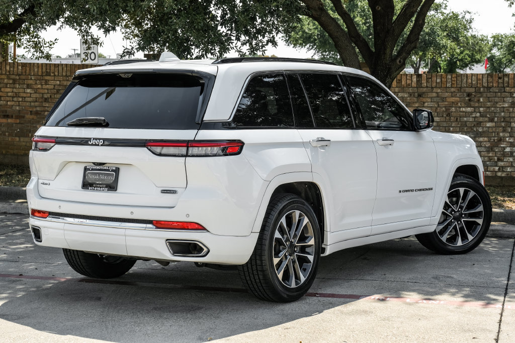 Used 2022 Jeep Grand Cherokee Overland w/ Luxury Tech Group IV AWD/4WD image 16