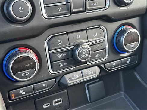 Used 2021 Chevrolet Tahoe RST w/ Luxury Package image 29