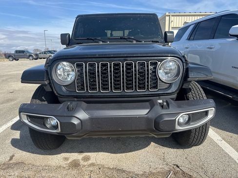 Used 2025 Jeep Gladiator Sport image 2