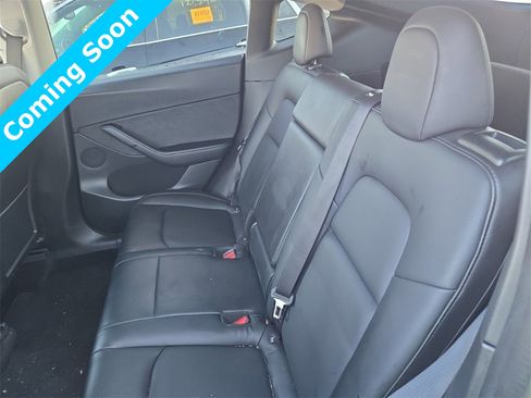 Used 2021 Tesla Model Y Long Range image 10