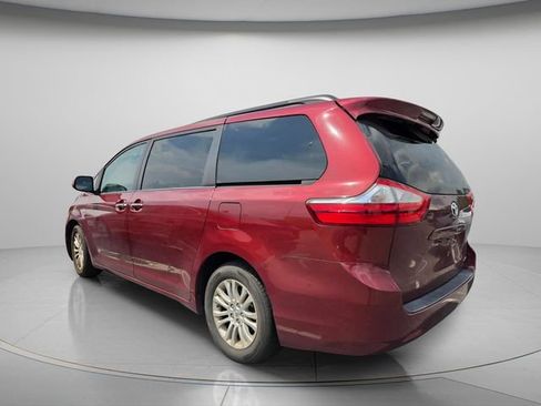 Used 2015 Toyota Sienna XLE FWD image 7