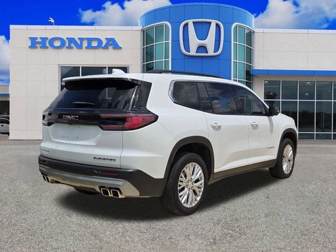 Used 2025 GMC Acadia Elevation w/ Elevation Premium Package FWD image 3