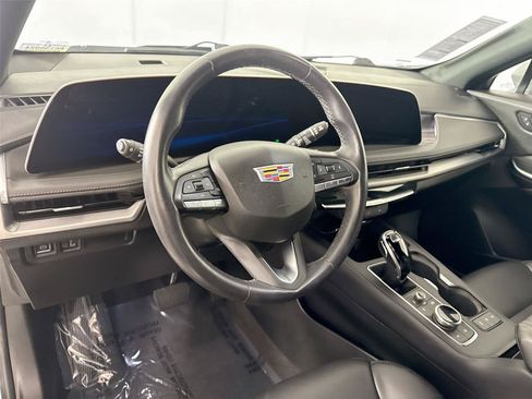 Used 2025 Cadillac XT4 Premium Luxury FWD image 4