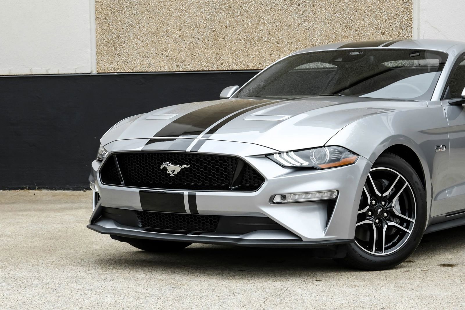 Used 2022 Ford Mustang GT RWD image 4