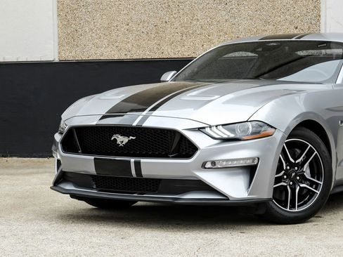 Used 2022 Ford Mustang GT RWD image 4