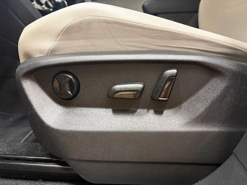 Used 2019 Volkswagen Tiguan SE AWD/4WD image 26