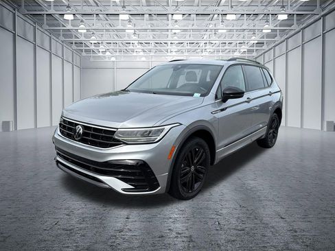 Used 2022 Volkswagen Tiguan SE R-Line AWD/4WD image 2